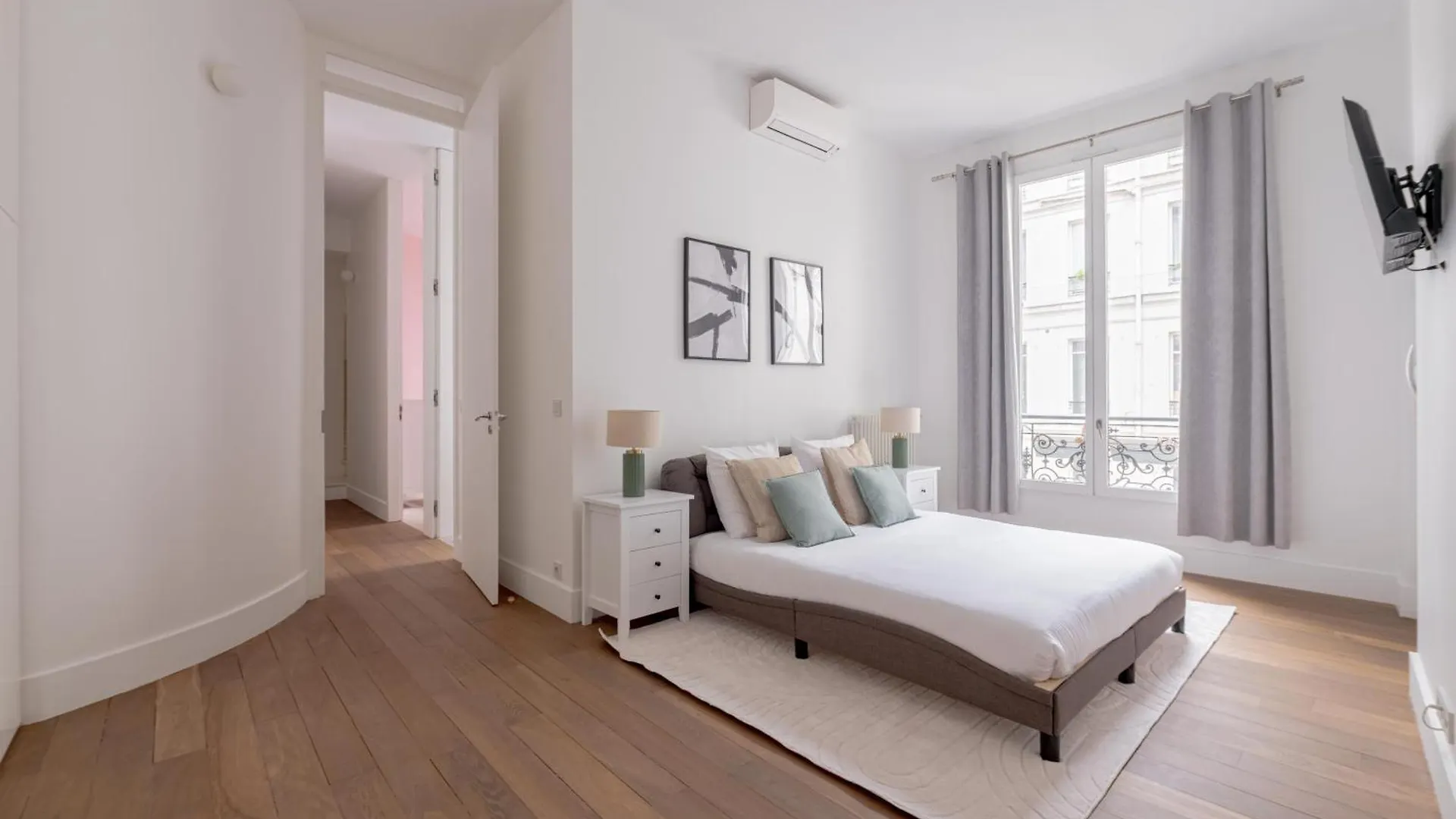 Beautiful Duplex Heart Of Paris Apartment